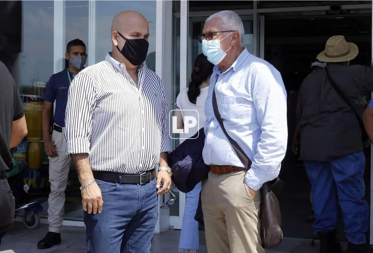 ’El Bigotón’ estuvo charlando un momento con Orinson Amaya.