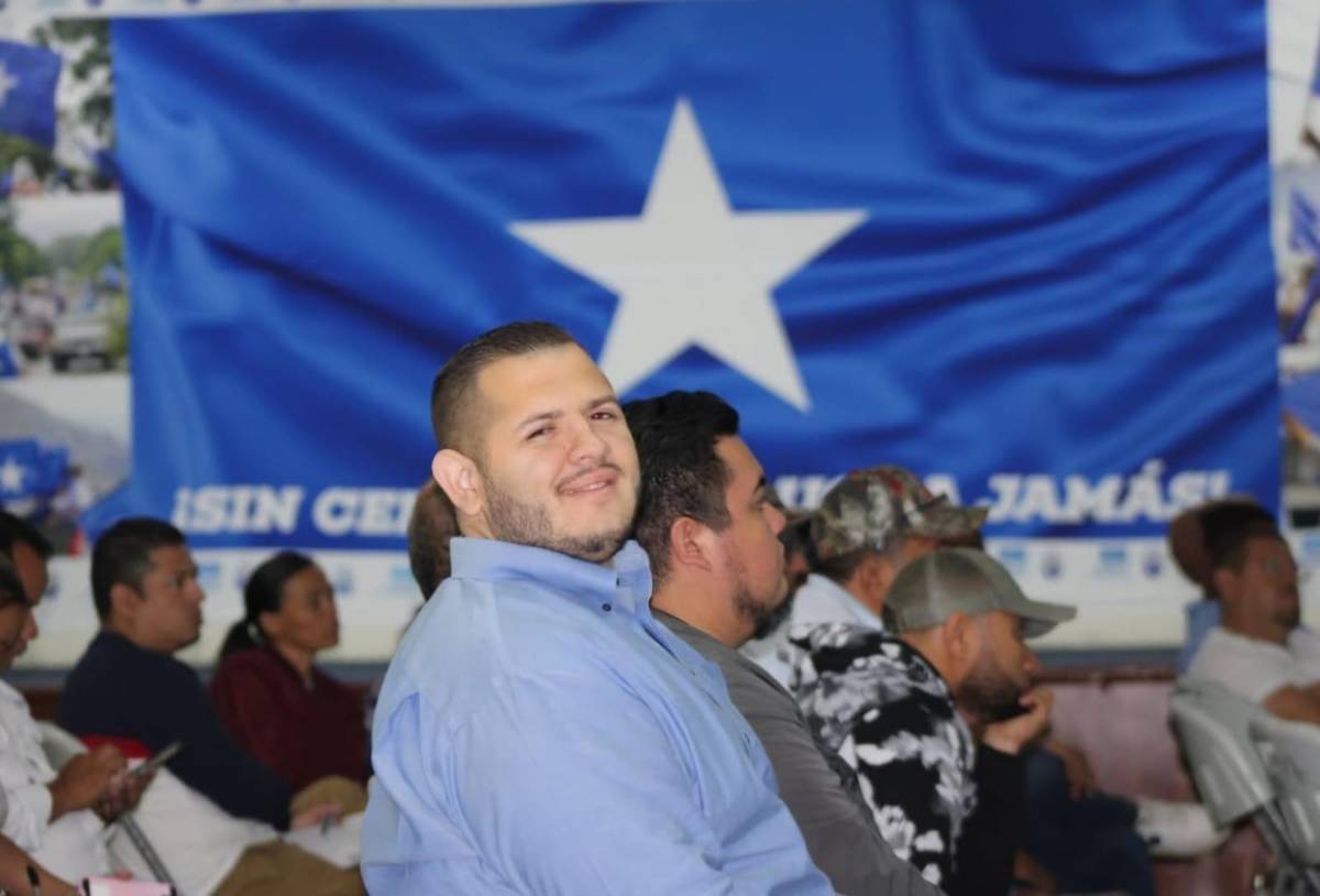 Tras dejar de trabajar con Supremo, Corina García es vista con diputado