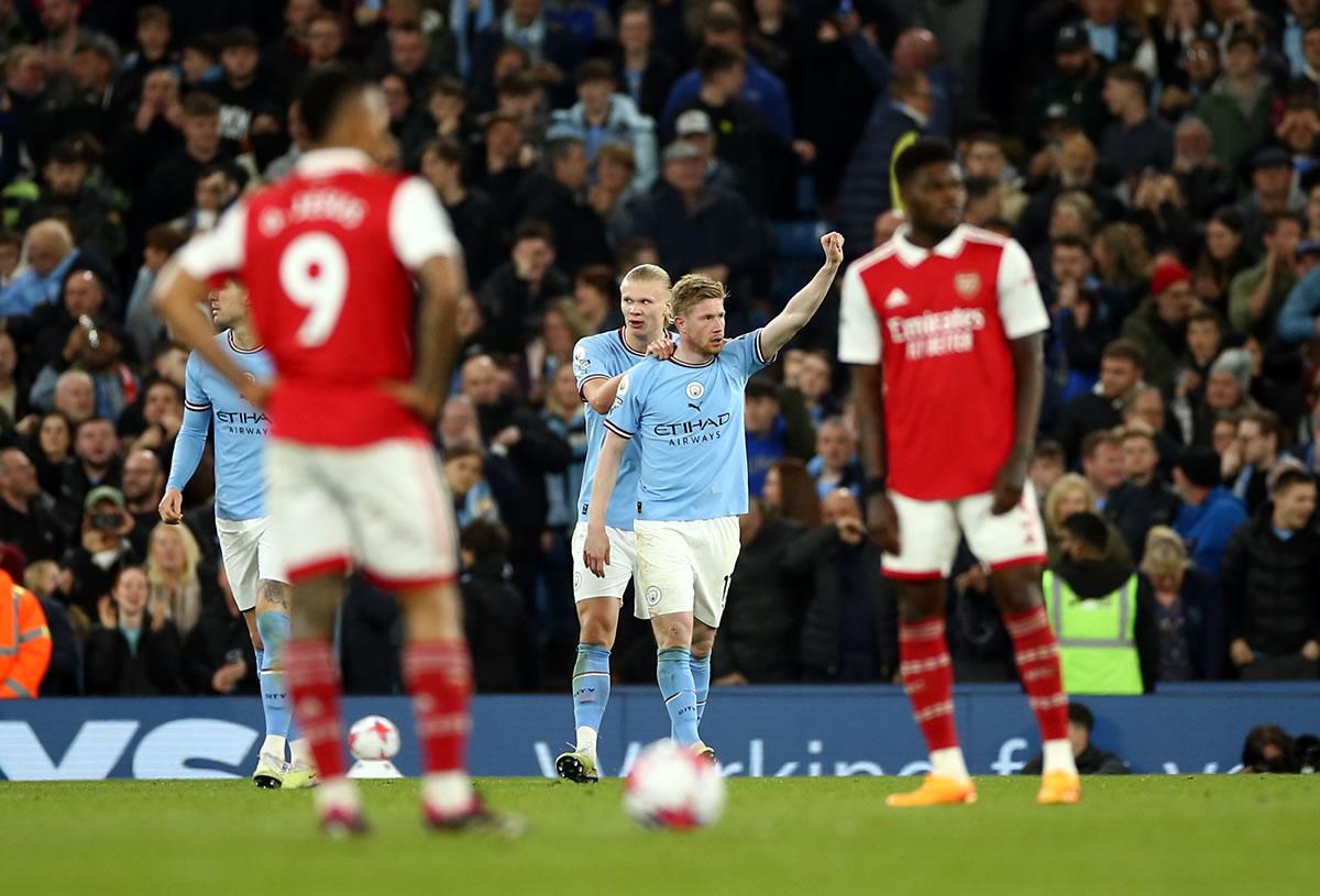 Kevin de Bruyne festeja contra el Arsenal.