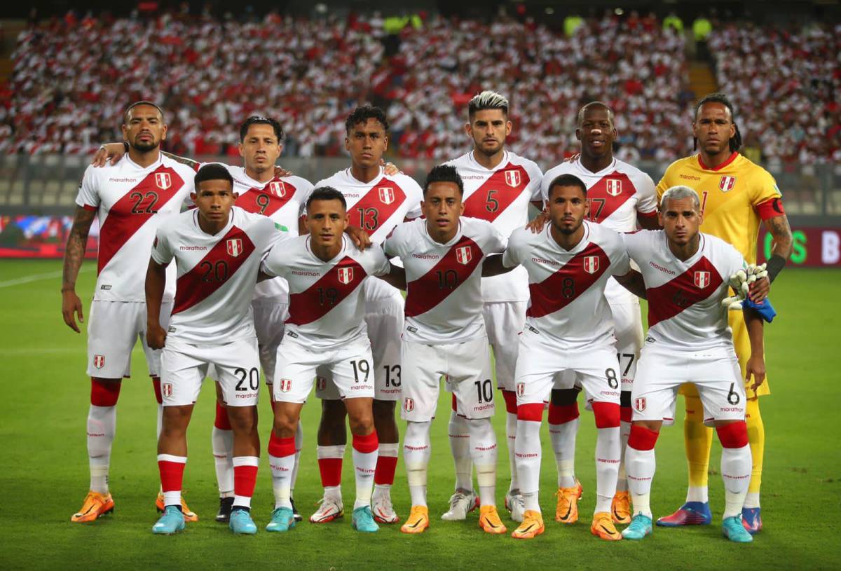 El 11 titular de Perú que venció 2-0 a Paraguay en el cierre de las eliminatorias de Conmebol.