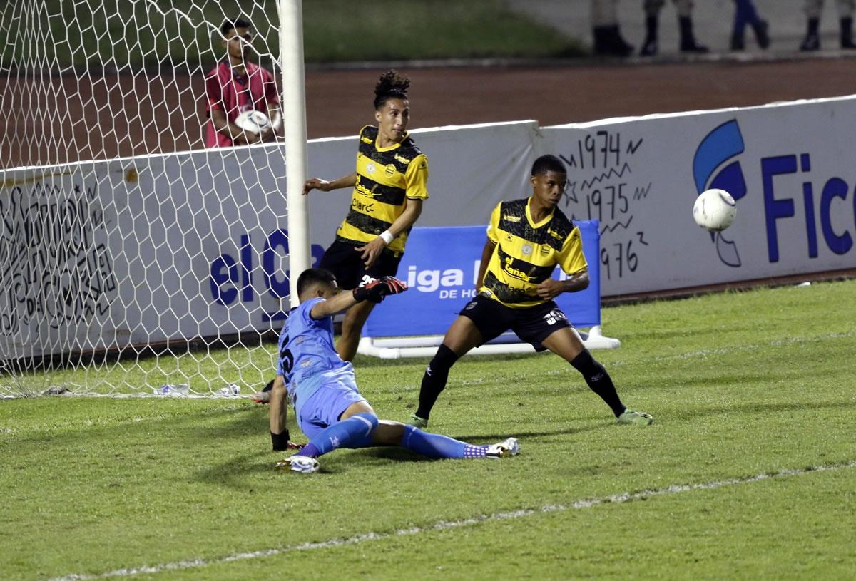 Onan Rodríguez mantuvo su portería a cero y respondió bien cuando fue exigido.