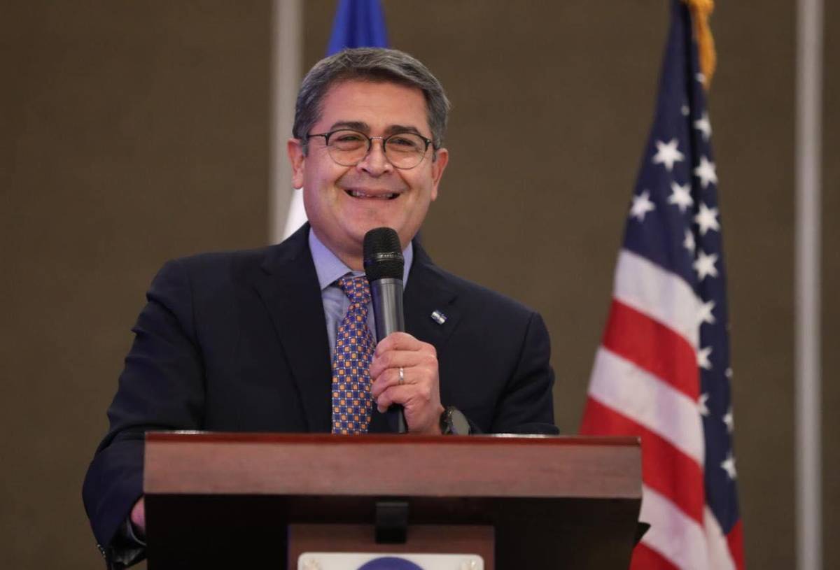 Es un tipo cool: Tekashi revela cómo se comporta JOH en prisión