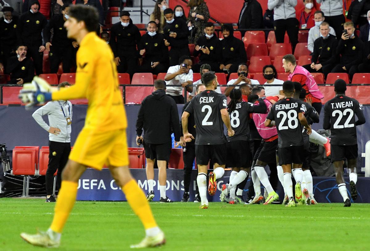 Los jugadores del Lille celebran el gol de Jonathan Ikone, el de la remontada ante el Sevilla.