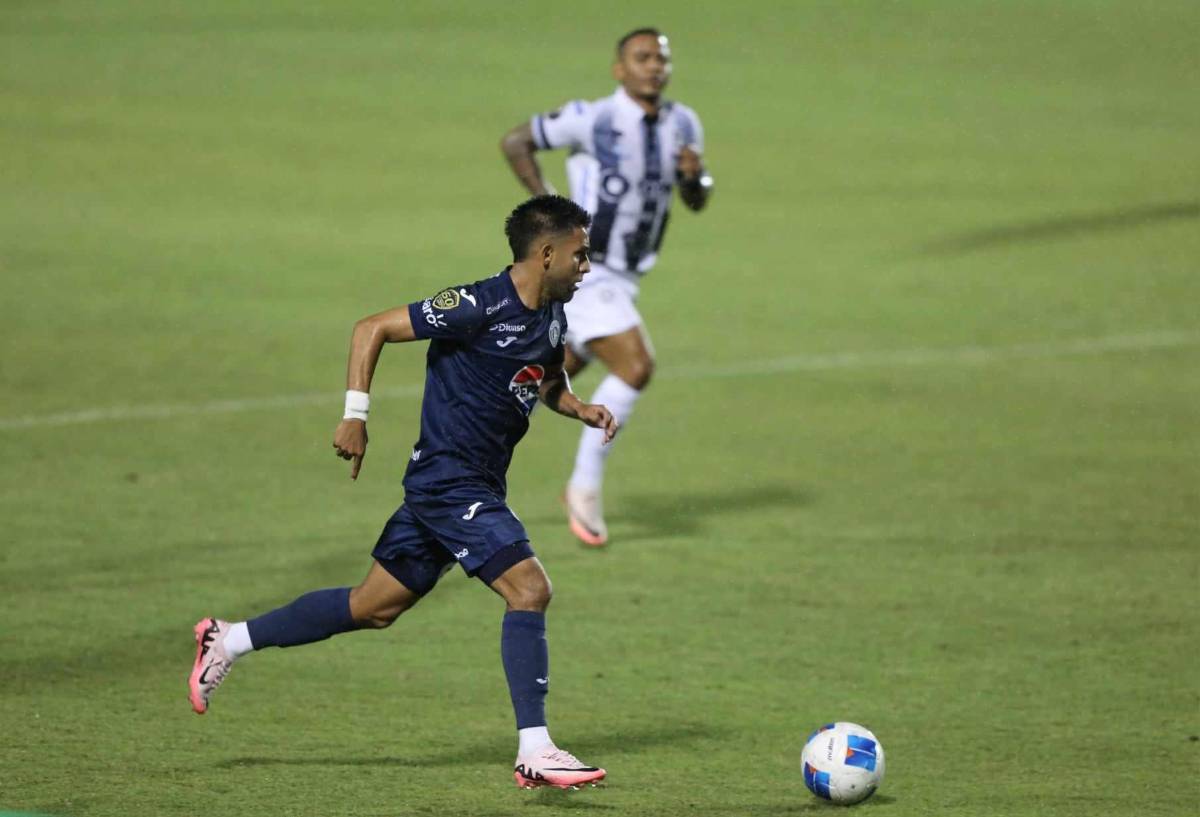 Carlos Argueta ha llevado peligro como lateral por la banda derecha.