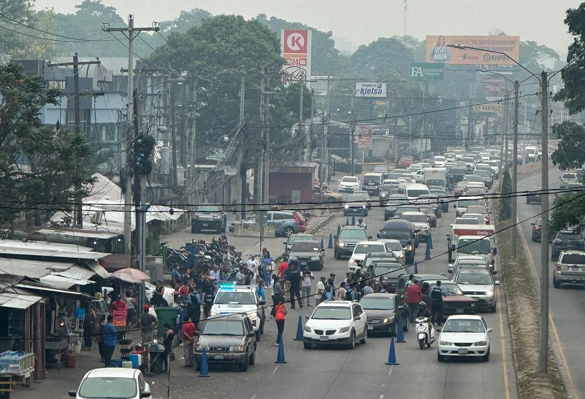 Habilitan paso en el bulevar del norte tras toma de pacientes renales