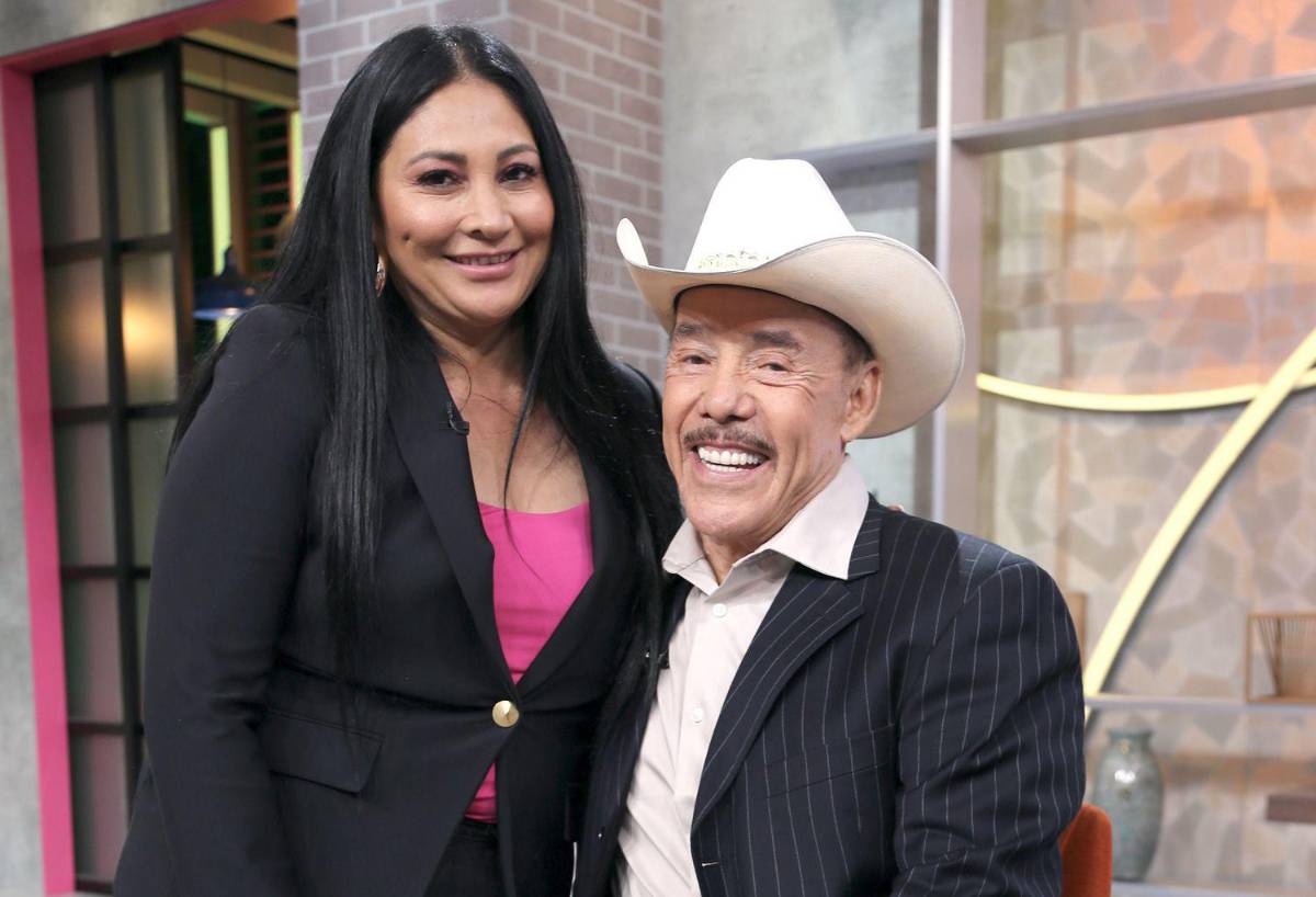 El padre de Jenni Rivera se compromete con su novia 35 años menor que él