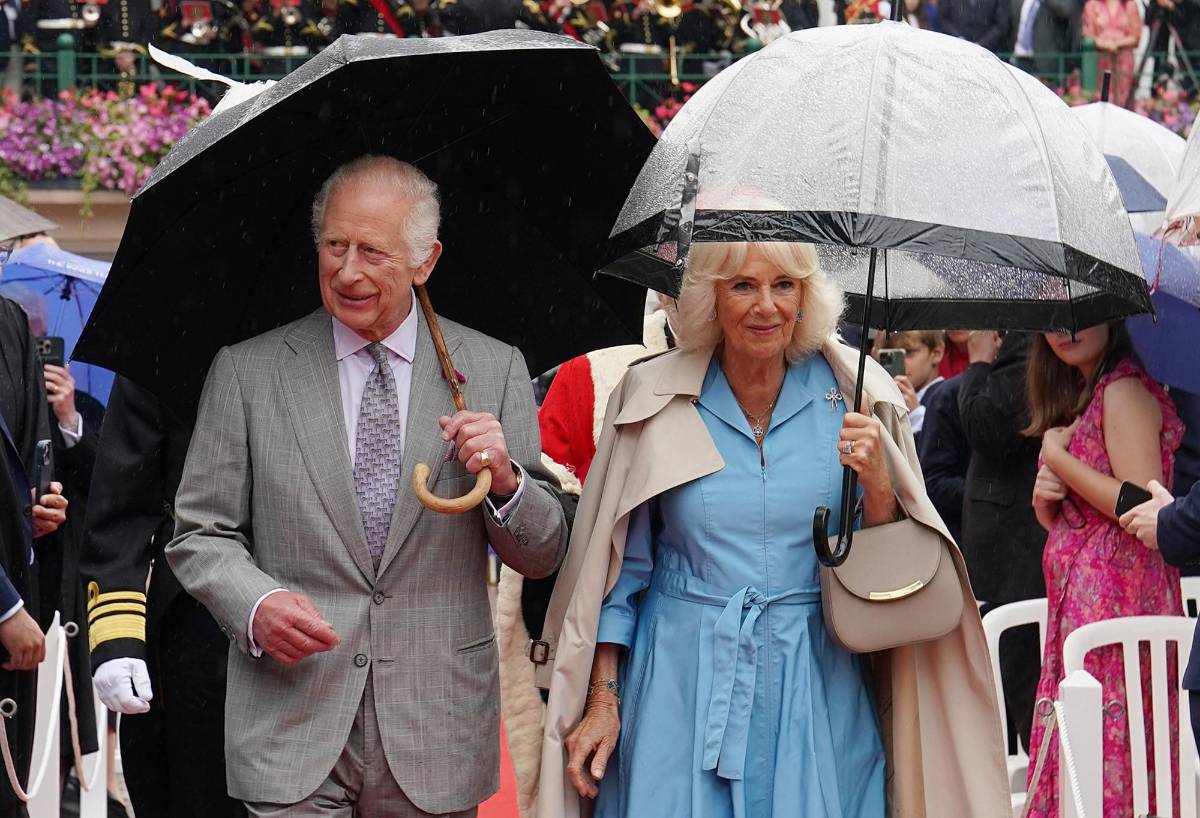 Evacúan a Carlos III y Camila por un incidente de seguridad durante una visita a Jersey