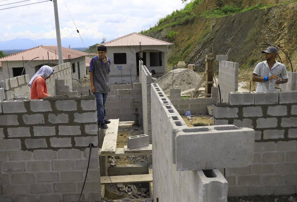 En Honduras miles de familias esperan créditos para vivienda