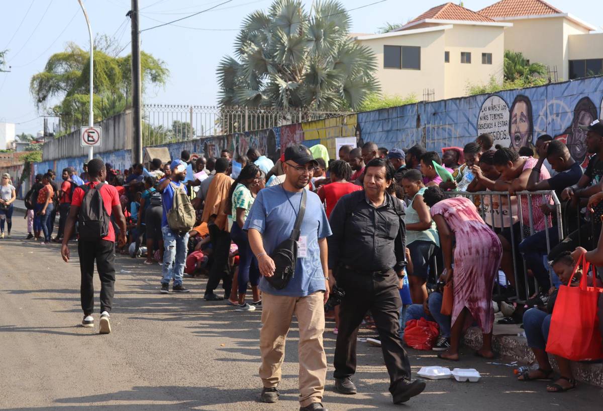 México otorga visas humanitarias a migrantes varados en la capital