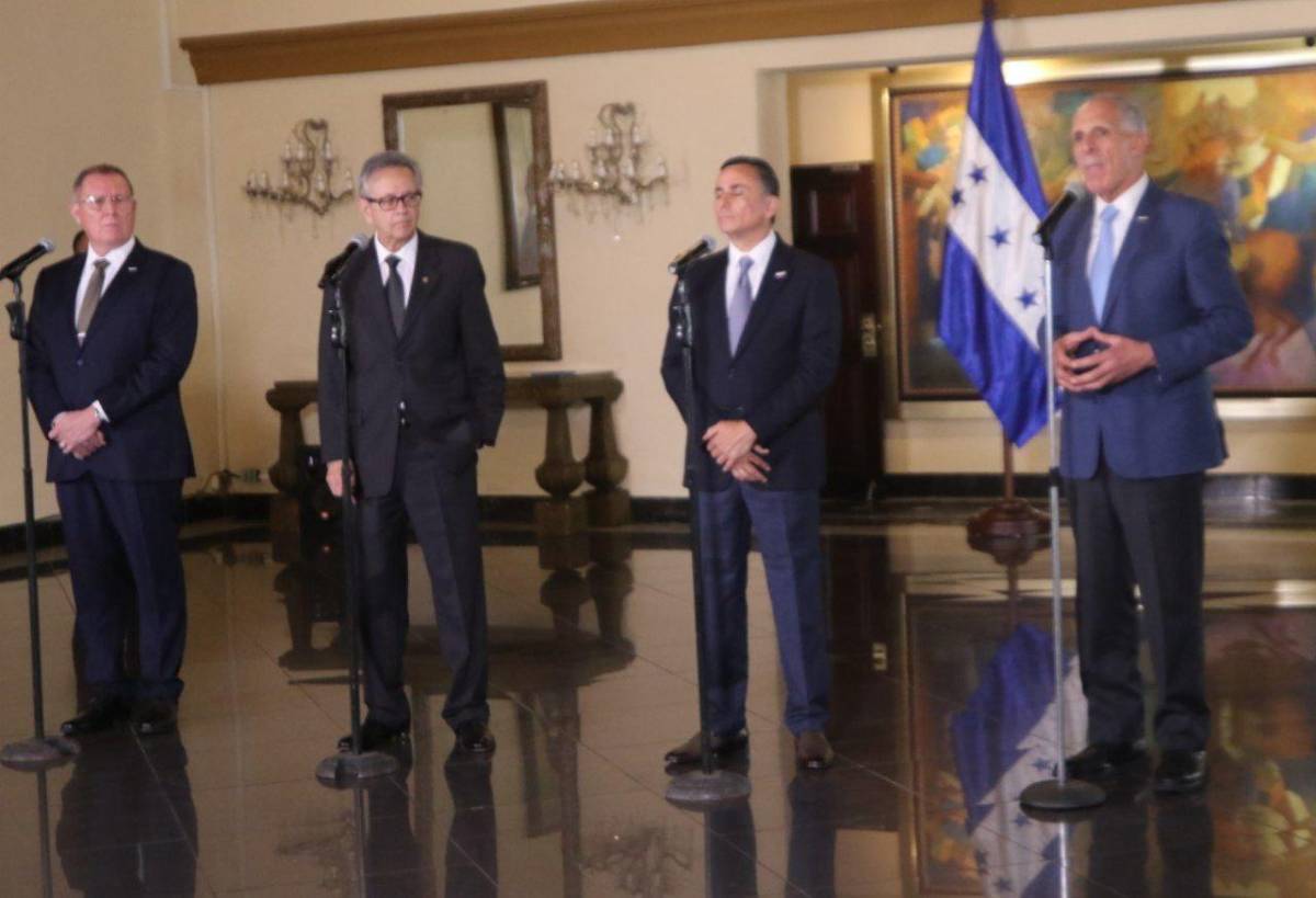 Así fue el encuentro de Nasry Asfura con Kristi Noem