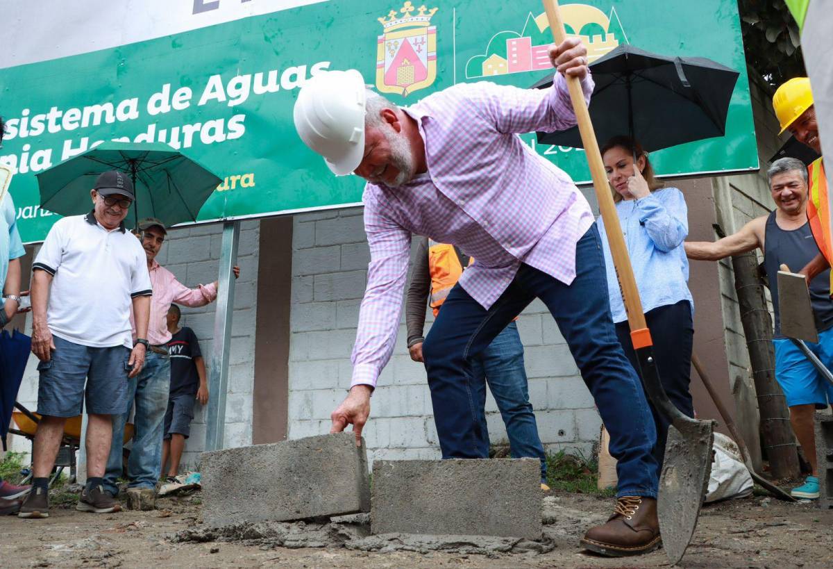 Ayer empezaron los trabajos de construcción en el colector de aguas lluvias en la Honduras.