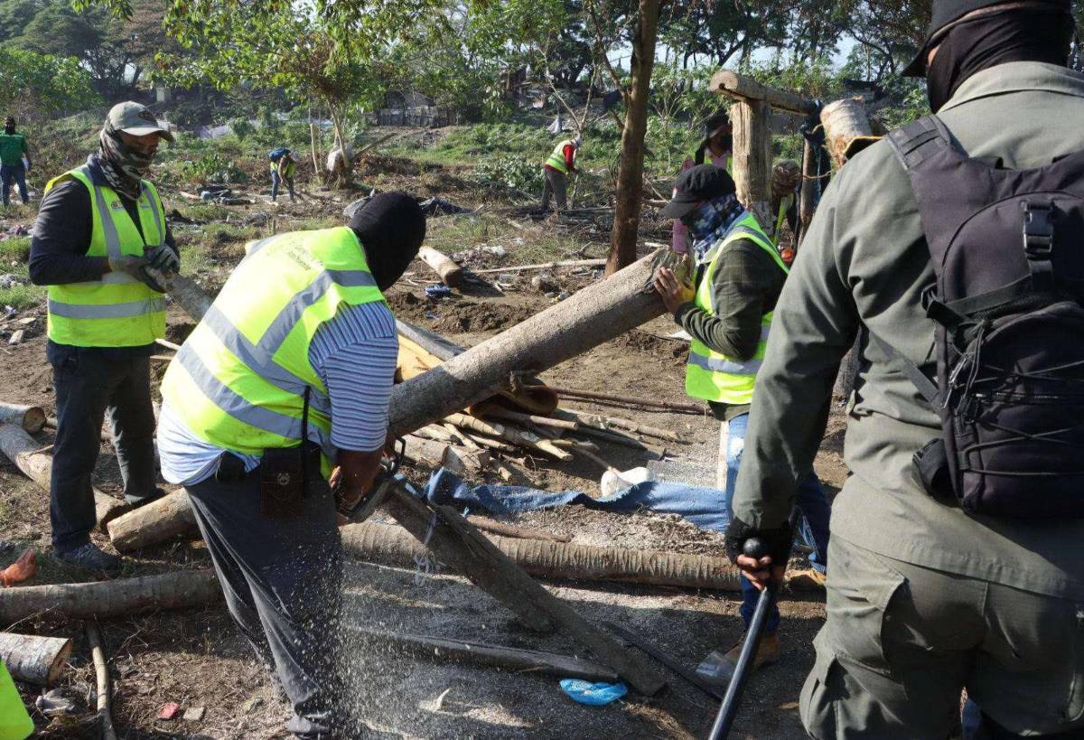 El alcalde Contreras explicó que entiende la situación pero hay que ordenar.