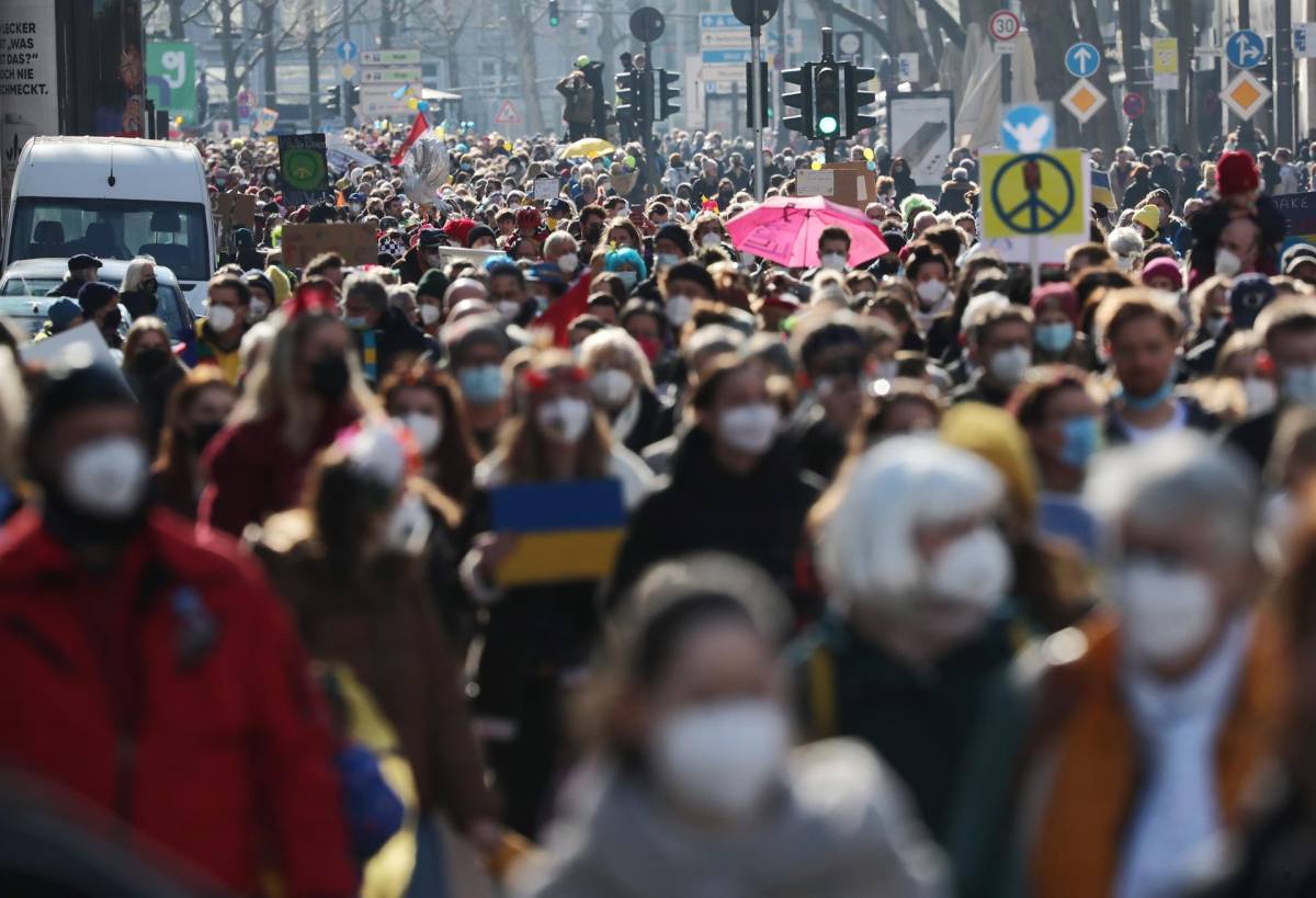 Al menos 250,000 personas se manifiestan en Alemania por la paz en Ucrania