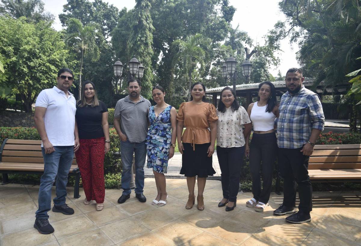 Padres de la junta directiva acompañaron a sus hijos.