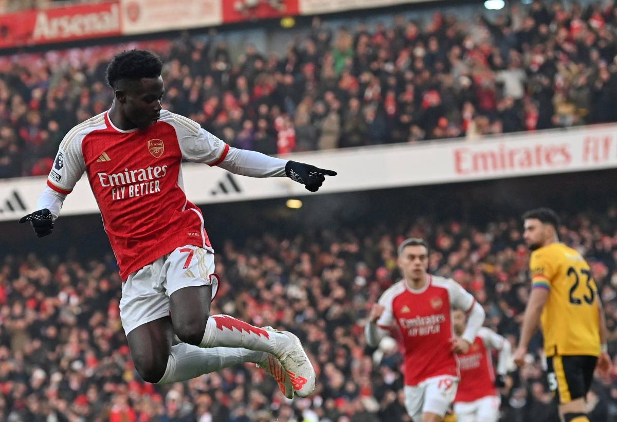 Bukayo Saka fue el encargado de abrir el marcador ante el Wolves por la Premier League.