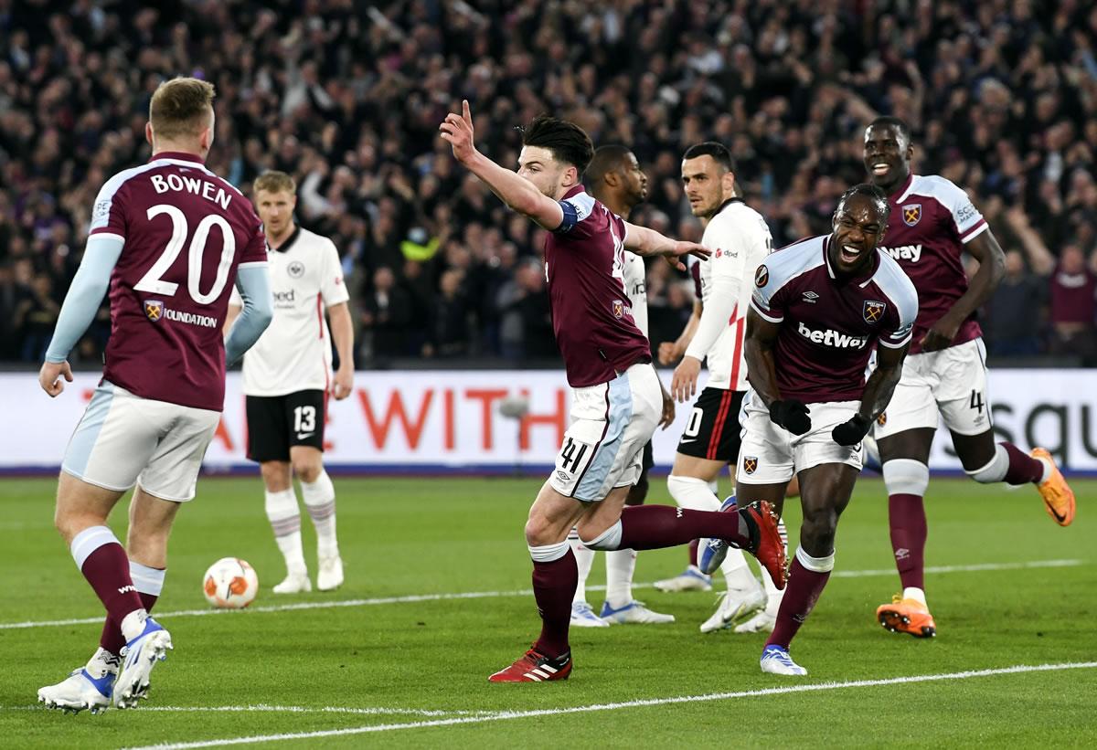 Jugadores del West Ham celebrando el gol del empate marcado por Antonio.