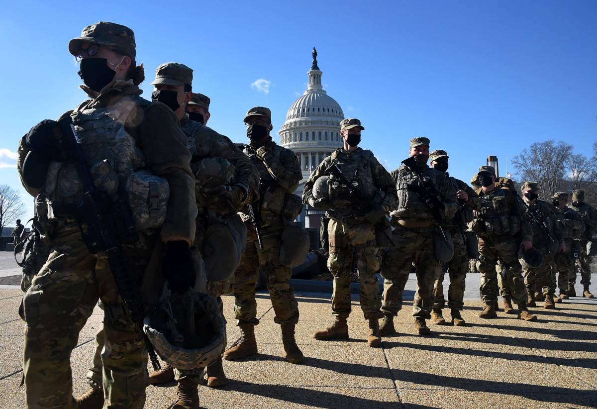 El asalto al Capitolio fue “una insurrección armada”, afirma Biden al atacar a Trump