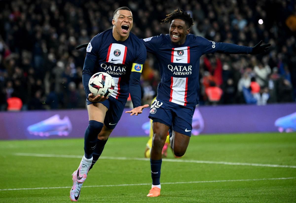 Mbappé gritando su gol histórico con el PSG. Llegó a 201.