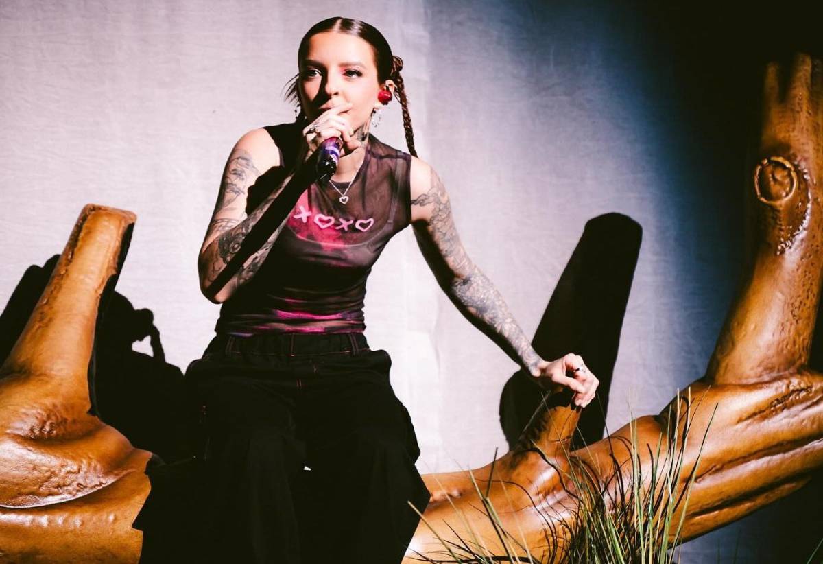 Young Miko procesa el impacto de la fama desde los escenarios