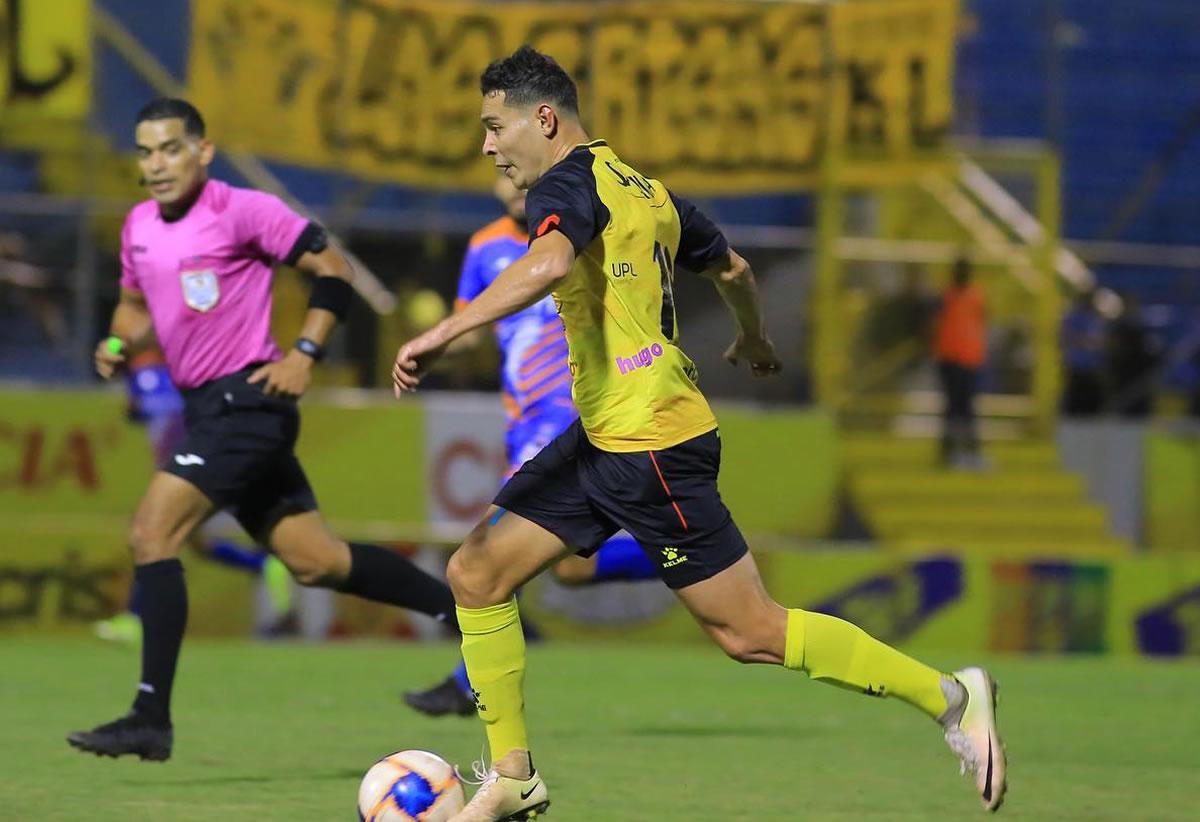 Jhow Benavídez es el motorcito de la Máquina. Es inamovible en la era Héctor Vargas y ha sido el autor de un gol en la etapa triunfadora.