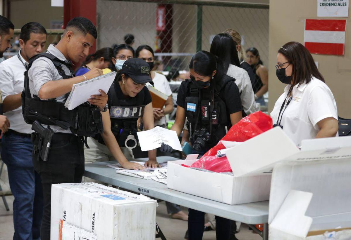 Hermetismo: prensa no puede ingresar a escrutinio de Libre, pero sí del PN y PL