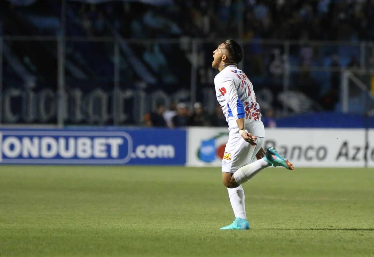 Michaell Chirinos se gastó un golazo y lo gritó a todo pulmón.
