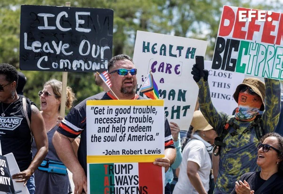 Es una jaula de perros: Familiares de migrantes exigen cierre de ‘Alligator Alcatraz’