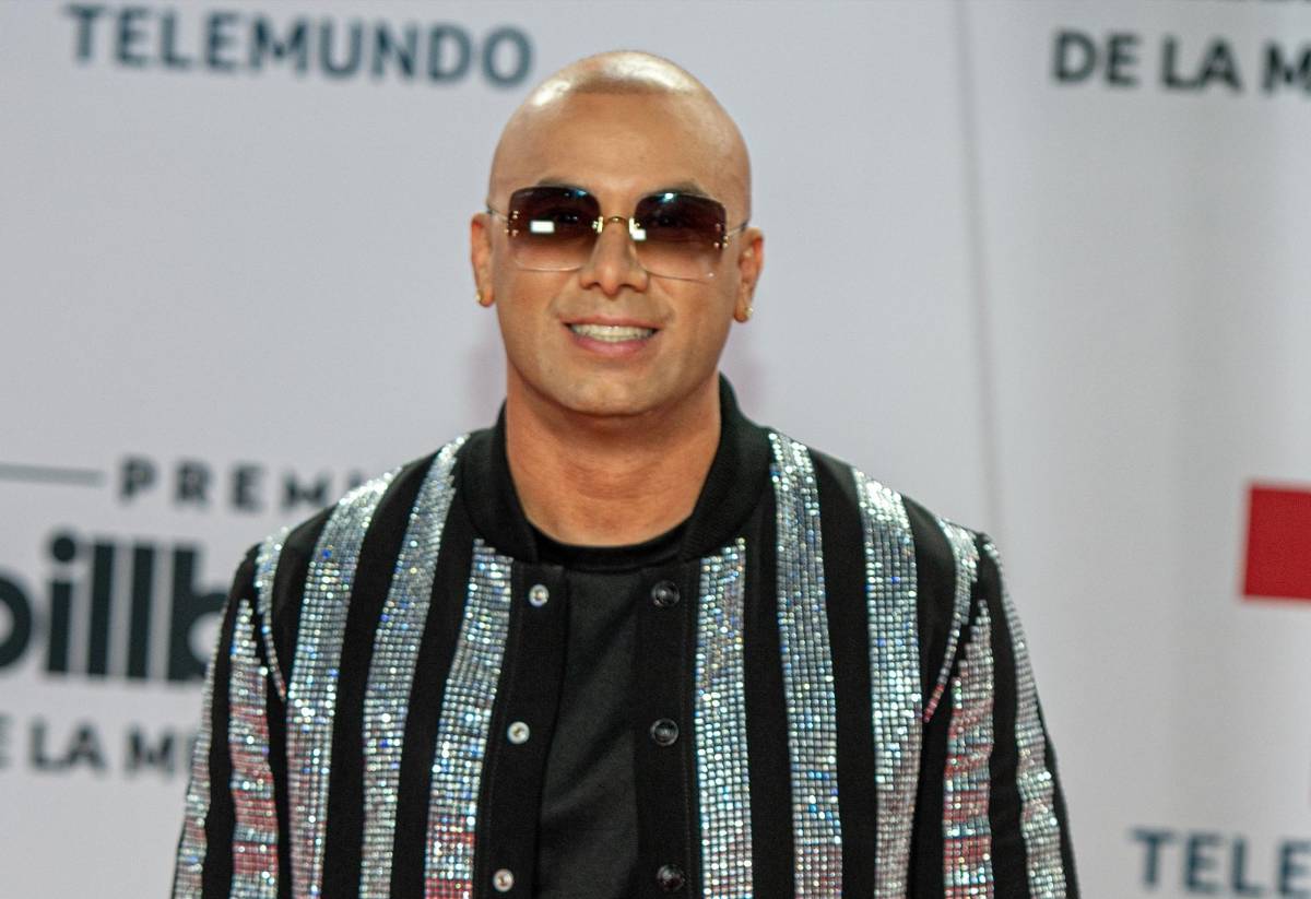 FOTO: Wisin presenta a su hijo menor en Instagram