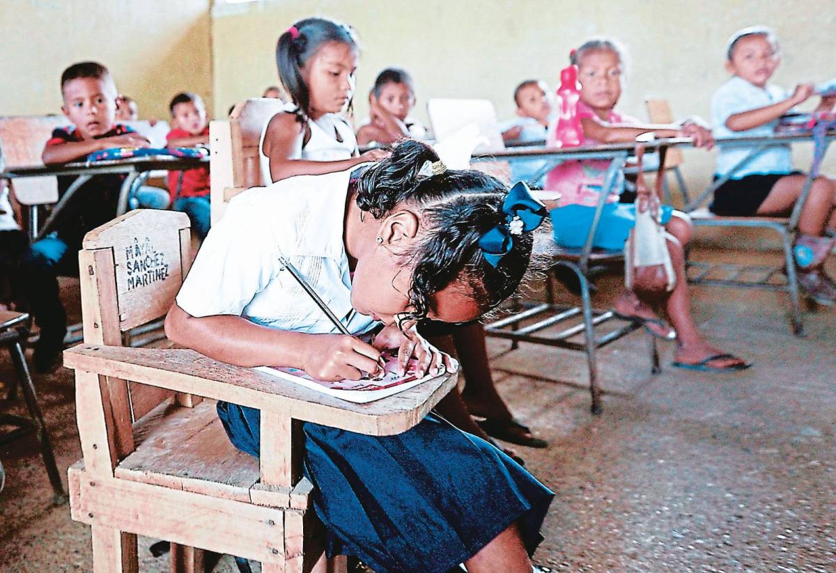 Trabajan en un plan para refundar la educación en Honduras