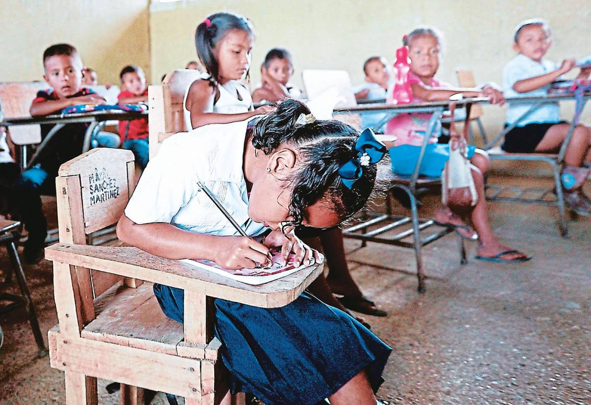 Trabajan en un plan para refundar la educación en Honduras