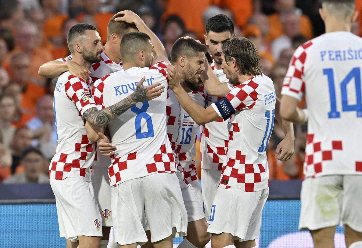 Los jugadores croatas festejando ante Países Bajos.