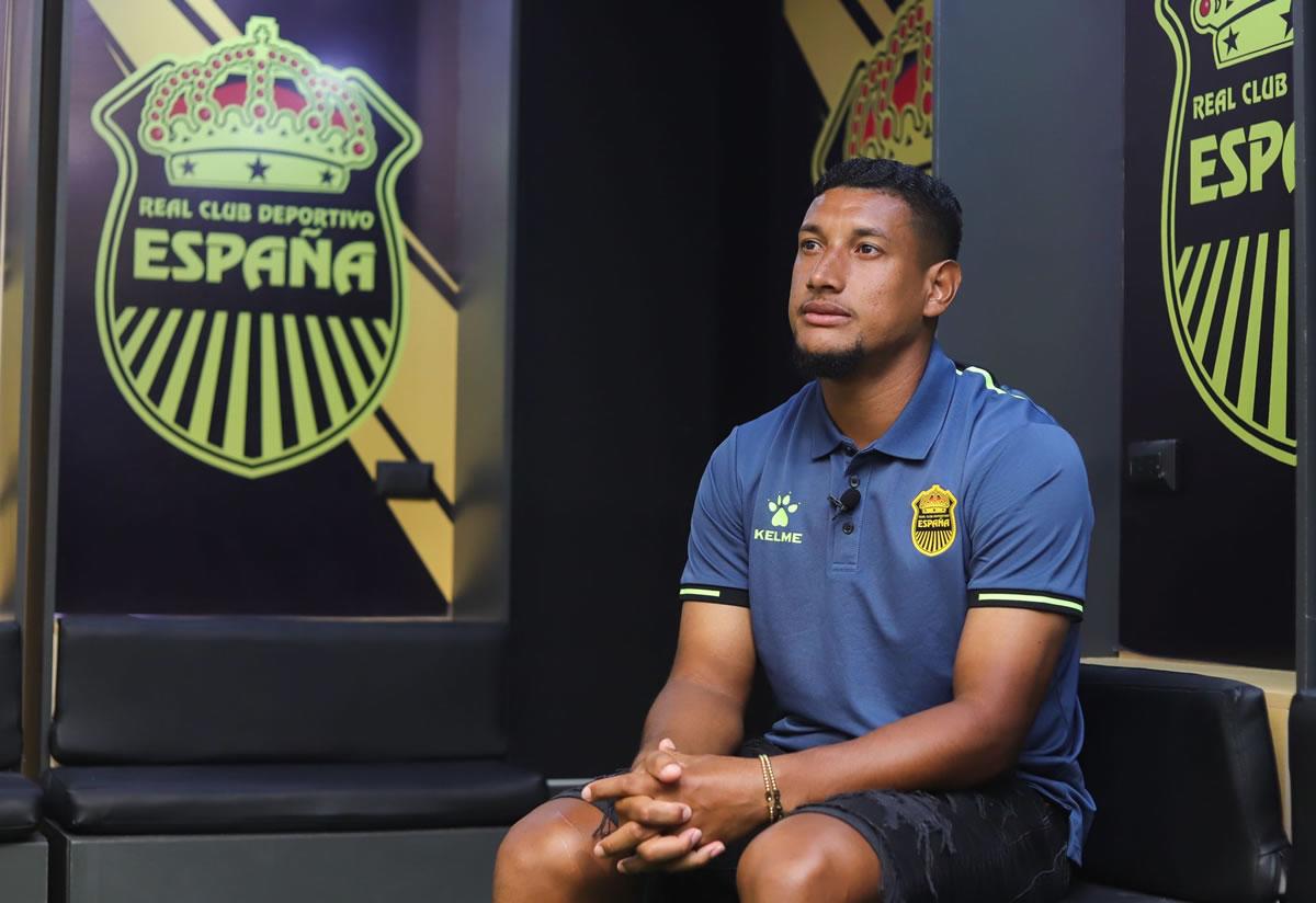 Bryan Acosta se sincera: la vuelta al Real España y el momento más duro de su carrera