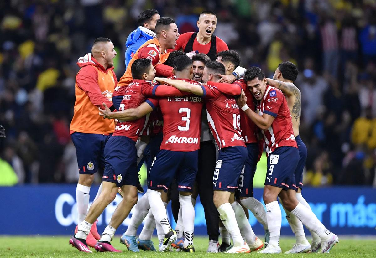 Los jugadores de las Chivas de Guadalajara festejando el pase a la final.