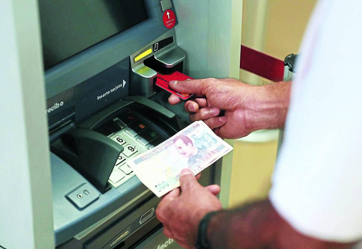 Prestamistas secuestran tarjetas de débito a obreros de la maquila