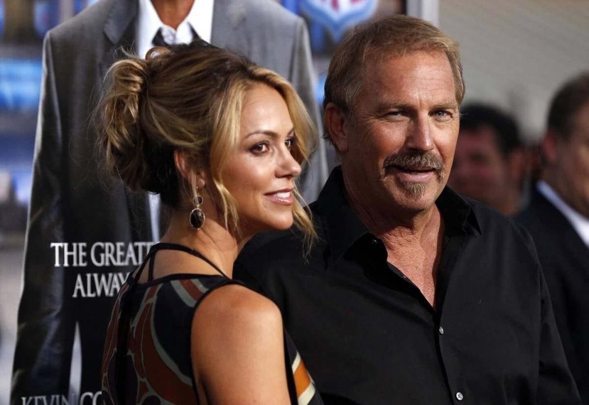 Esposa de Kevin Costner por fin se va de la casa del actor