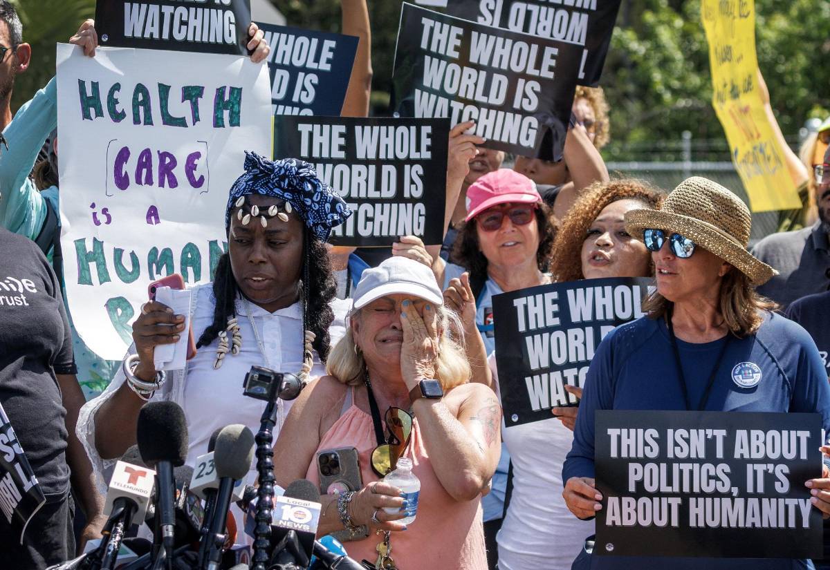 Es una jaula de perros: Familiares de migrantes exigen cierre de ‘Alligator Alcatraz’