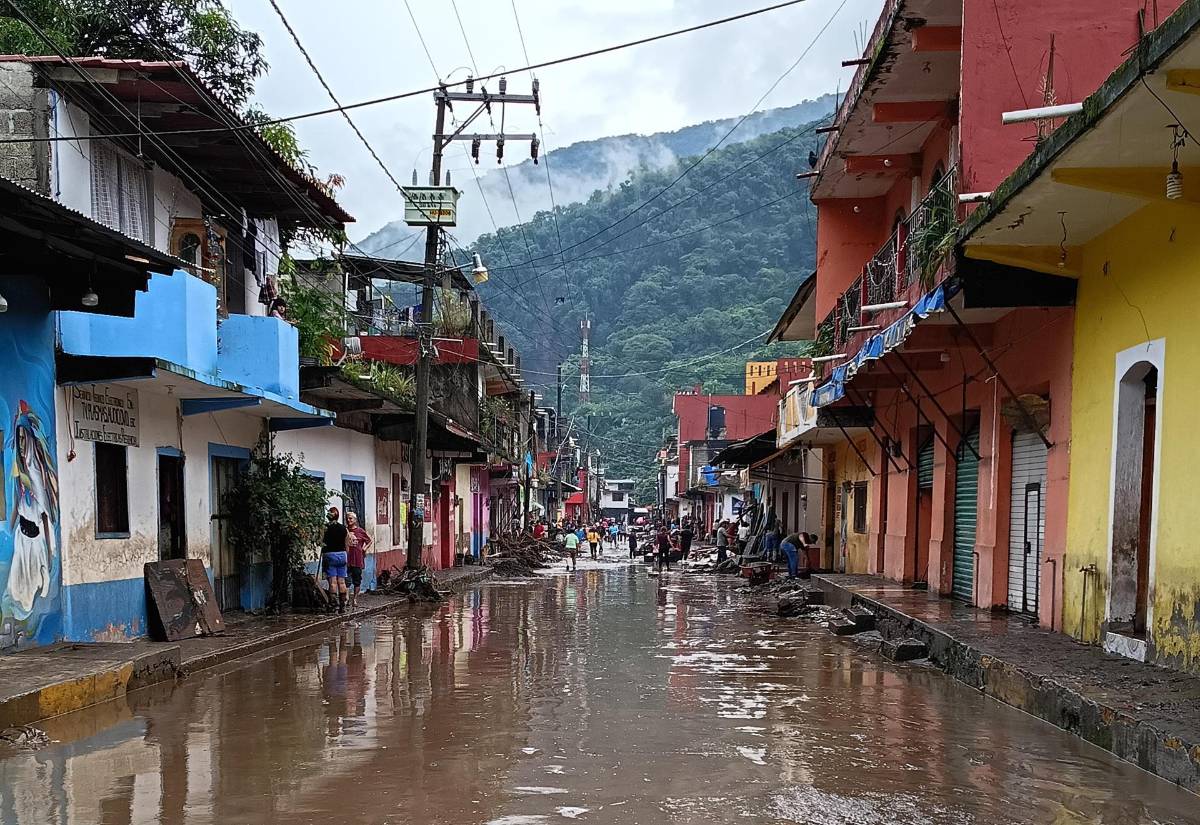 Más de 40 muertos por inundaciones y deslaves en México