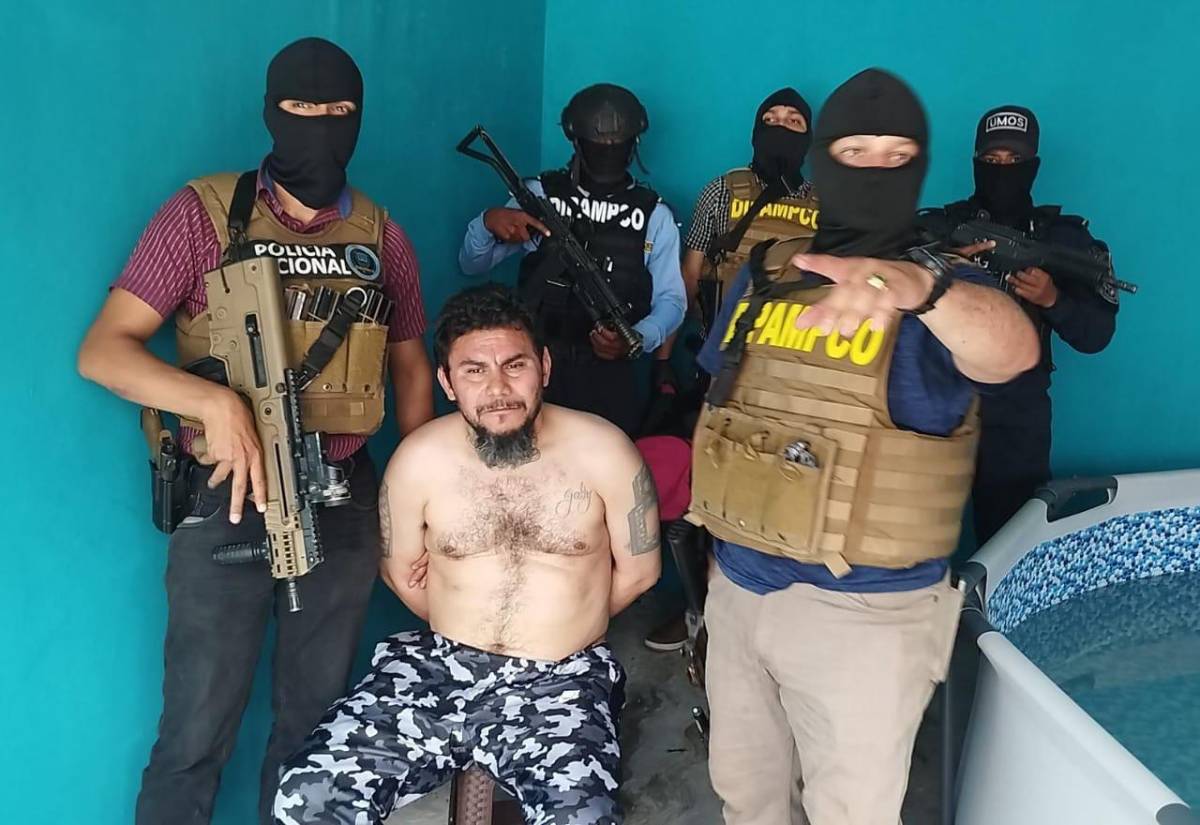 Capturan en lujosa vivienda al Rayo Santana, supuesto líder de la 18