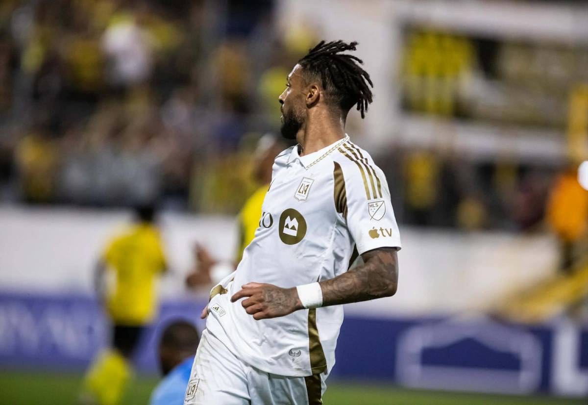 El inesperado inconveniente que tuvo LAFC y Son para salir; crack sufrió problema