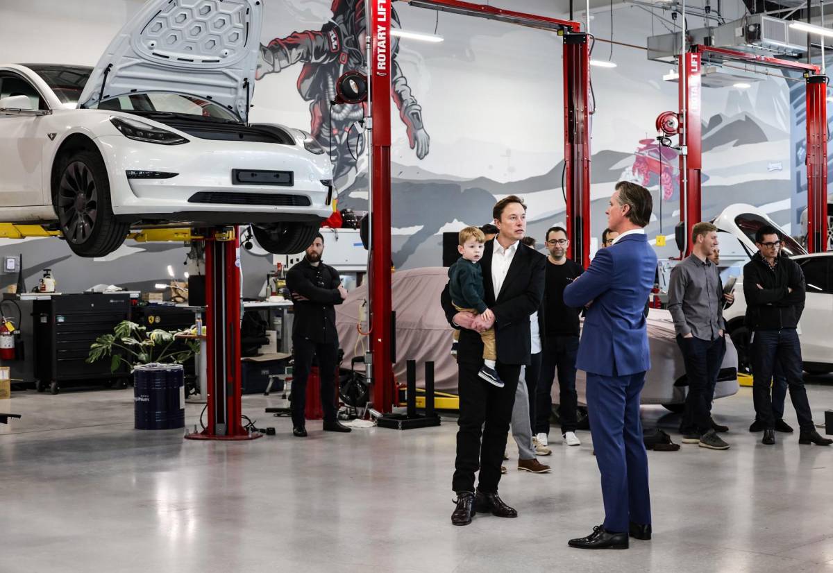 López Obrador invita a Elon Musk a México tras anuncio de planta de Tesla