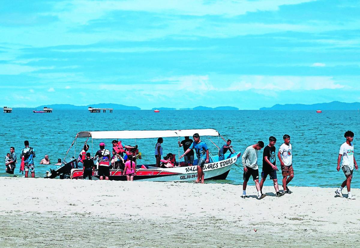 La infraestructura hotelera con unas 1,200 habitaciones están a su máxima capacidad. Hay opciones de casas de alquiler en Tela.