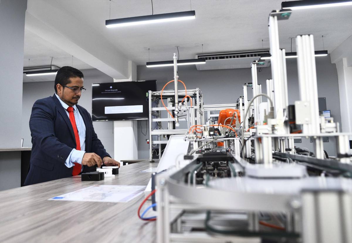 La UTH inaugura el Hub de Ingeniería y Tecnología