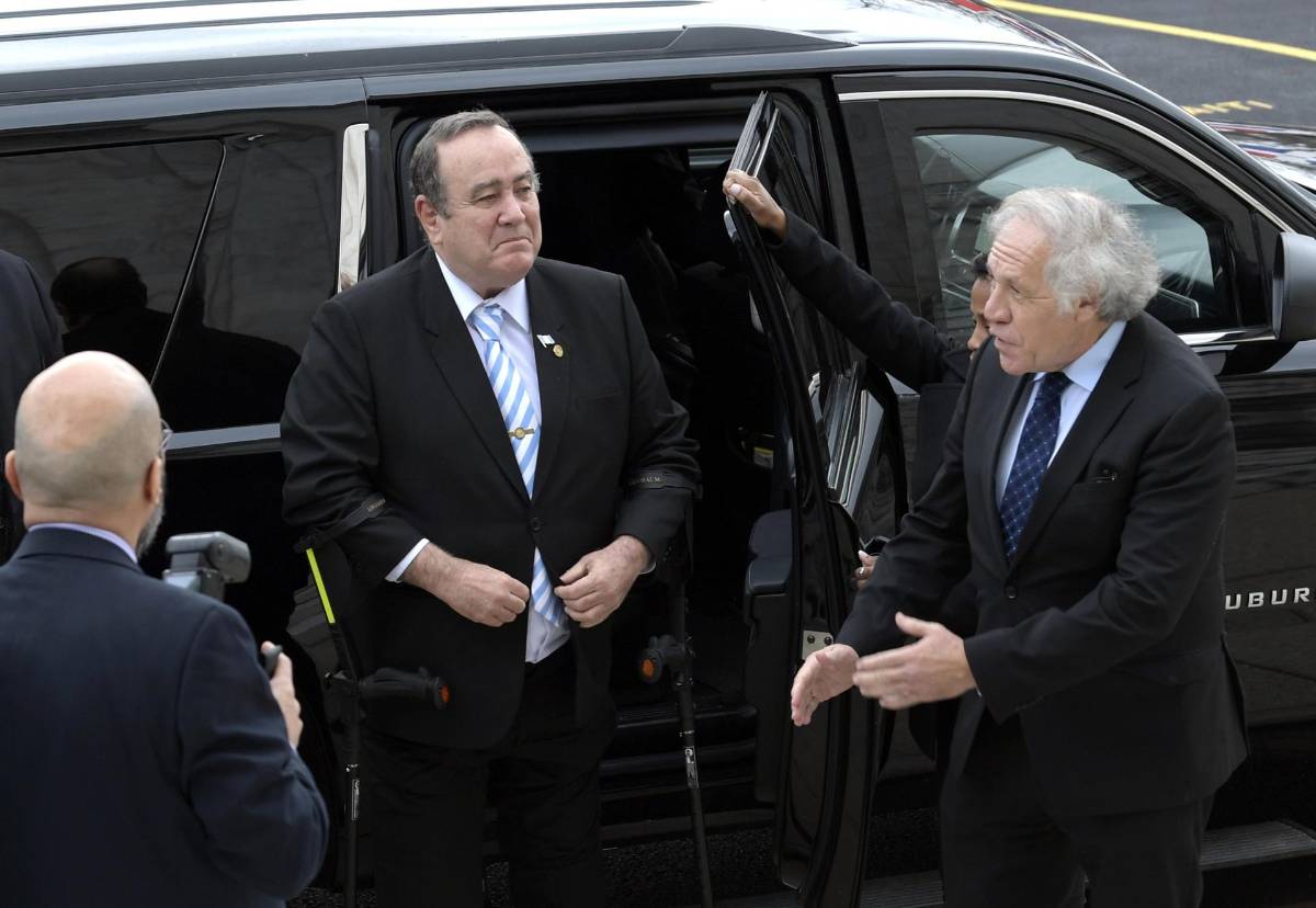 Giammattei denuncia en la OEA “injerencias extranjeras” en Guatemala