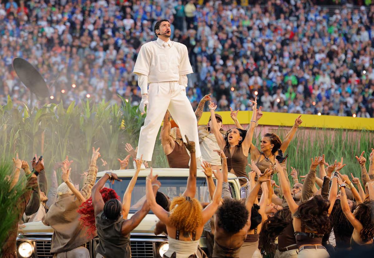 Bad Bunny conquista América con un homenaje a Puerto Rico y un mensaje de unión