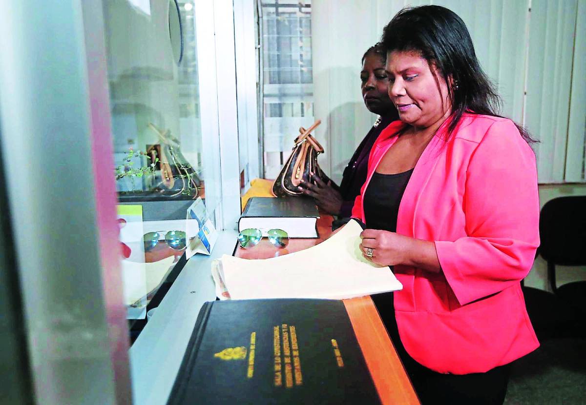 Jueza dice que seguirá en el cargo hasta que haya sentencia firme