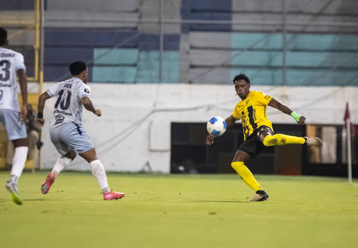 Real España festeja a lo grande, polémica y así sufrió Jeaustin Campos