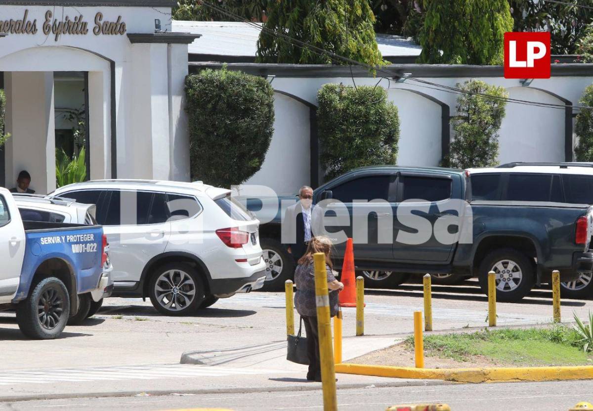 Forenses sacan del ataúd el cuerpo de chef Sandra Díaz en busca de muestras adicionales