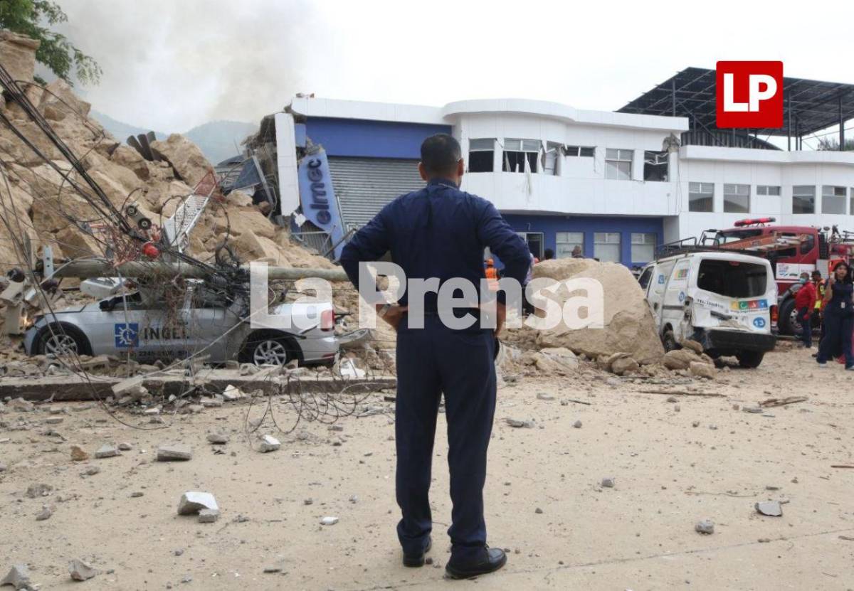 ¡Angustia en colonia Loarque! Rescatan a 40 personas; otras cuatro siguen atrapadas
