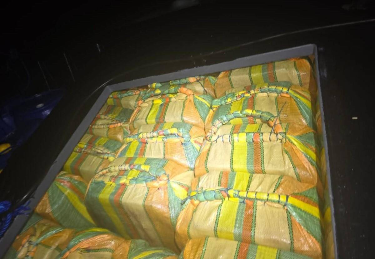 La droga que trasladaban en la embarcación interceptada en French Harbor, Roatán.