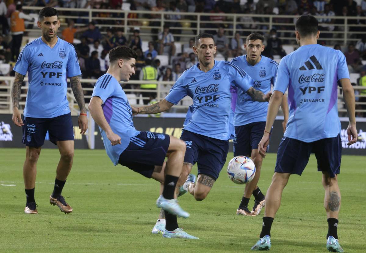 ¿Qué olvidó? Messi realizó su primer entrenamiento con Argentina y desató una locura